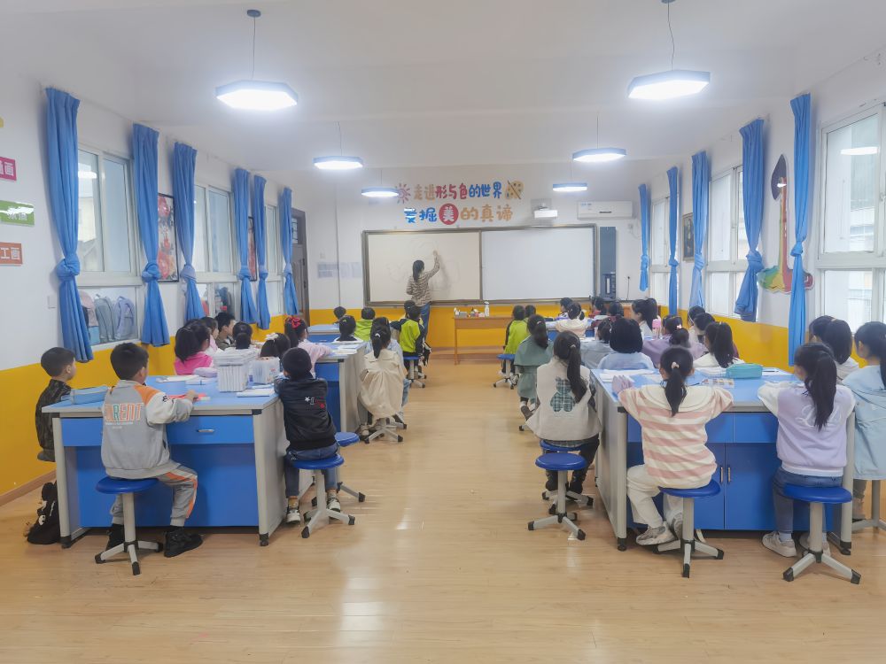 美術與手工社團2.jpg