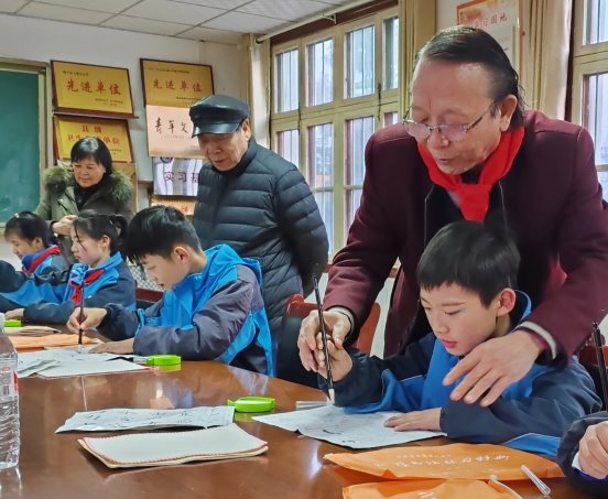 “溫暖童心·書畫筑夢” 陜西省少年兒童文化研究會暖冬行走進周至縣卡迪爾小學